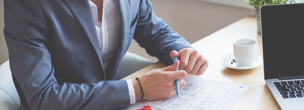 man wearing blue blazer on business meeting picjumbo com 1